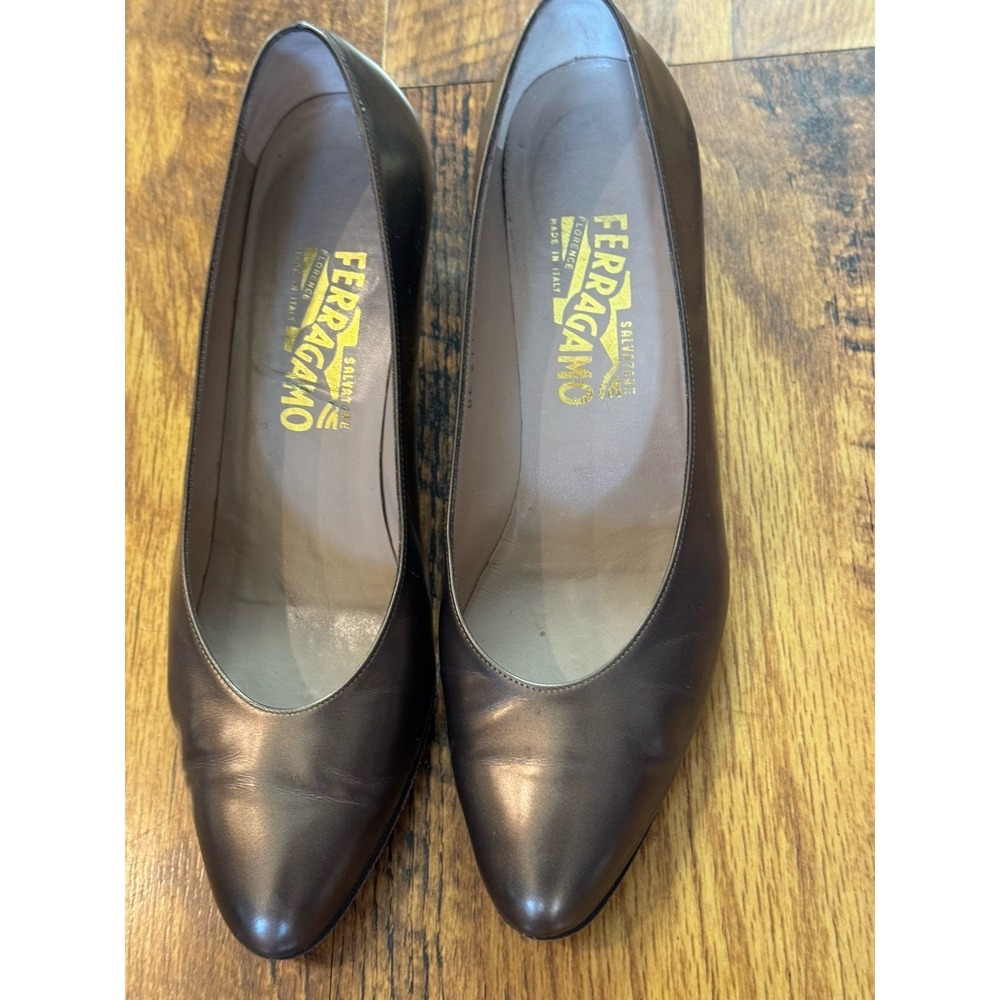 SALVATORE FERRAGAMO Metallic Pewter Leather Pumps Size 10 B